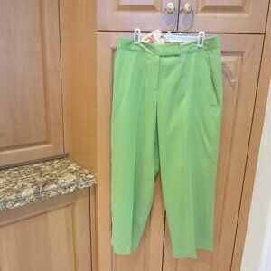 Woman's Tommy Bahama Capri Pants